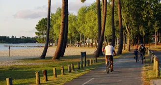 sanguinet-velo-au-bord-du-lac.jpg